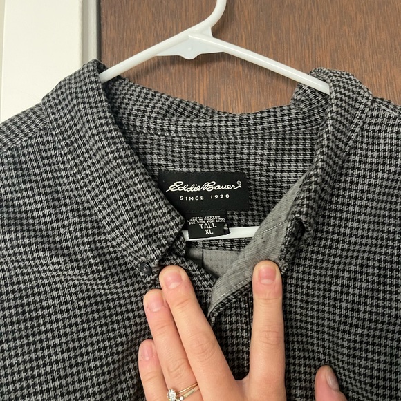 Eddie Bauer Black Casual Button Down Shirt Relaxed Fit - Picture 2 of 2
